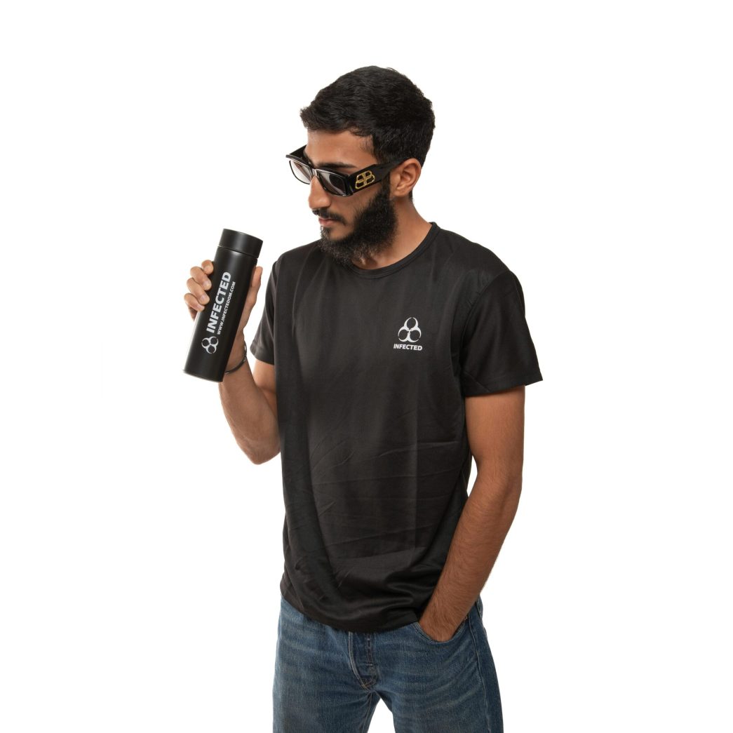 Man wearing stylish black t-shirt and sunglasses holding a thermos.